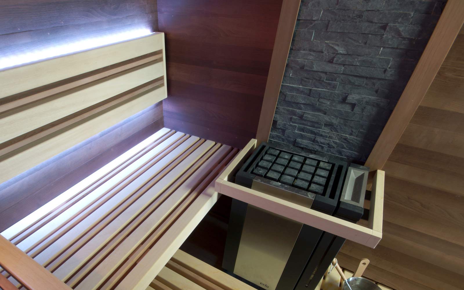 Dřevo v sauně je možné nakombinovat jak si budete přát